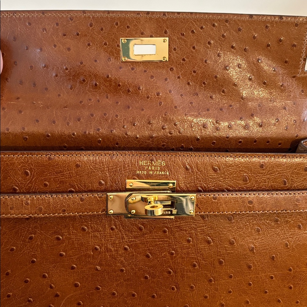 Elegant Brown Handbag - Picture 9 of 11